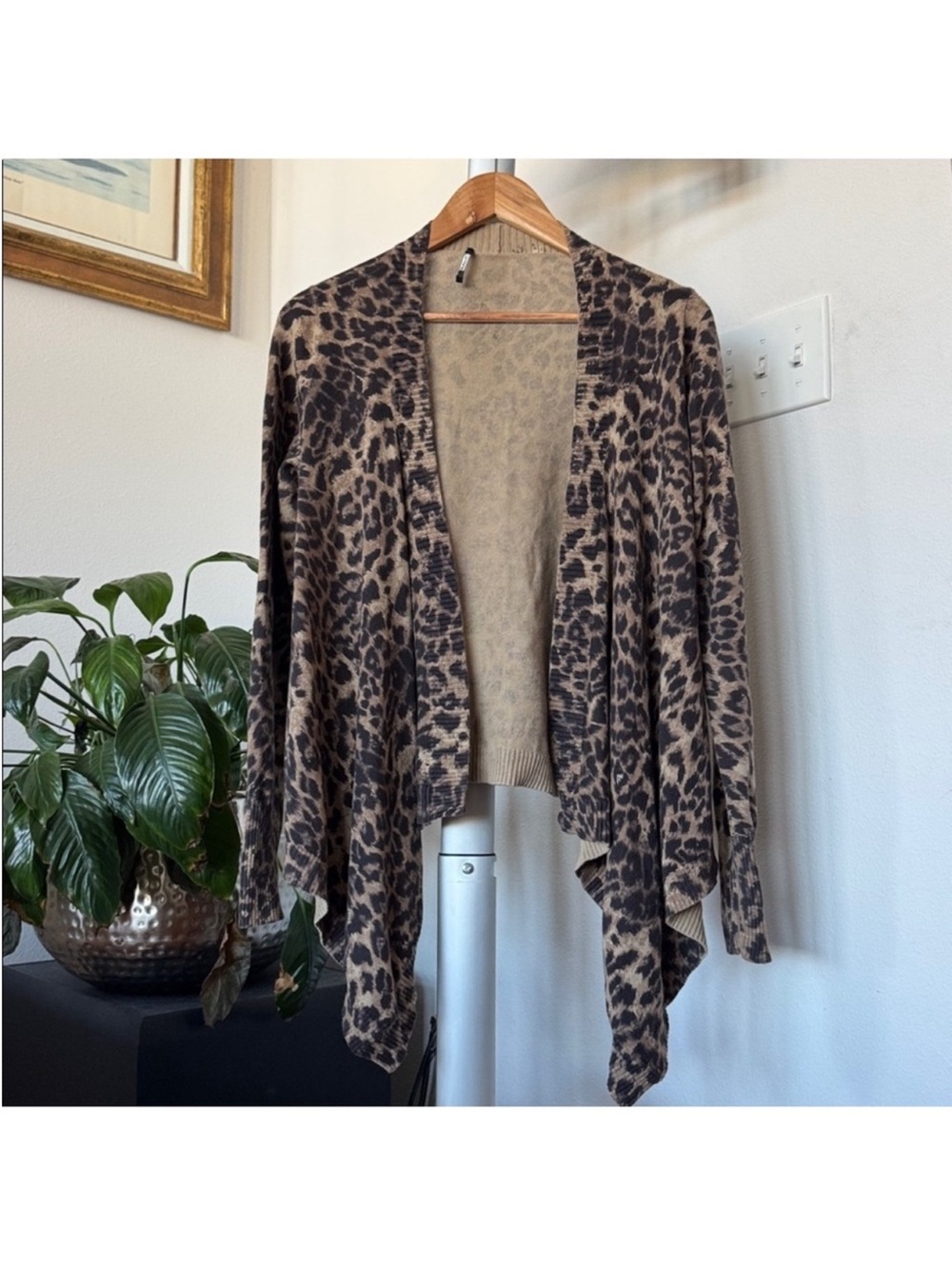 Tahari Leopard Knit Open front Sweater cardigan Sz M Tan Brown